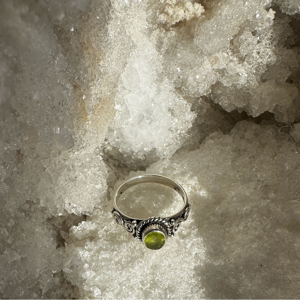 .925 silver ring pridot